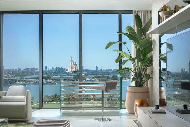 MORADA-03-BAR-768x512